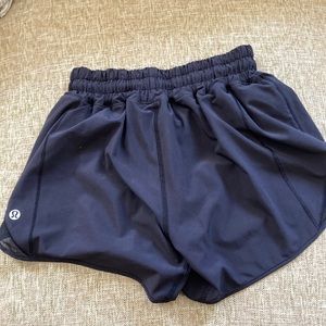 Lululemon Hotty Hot size 2 Tall, black